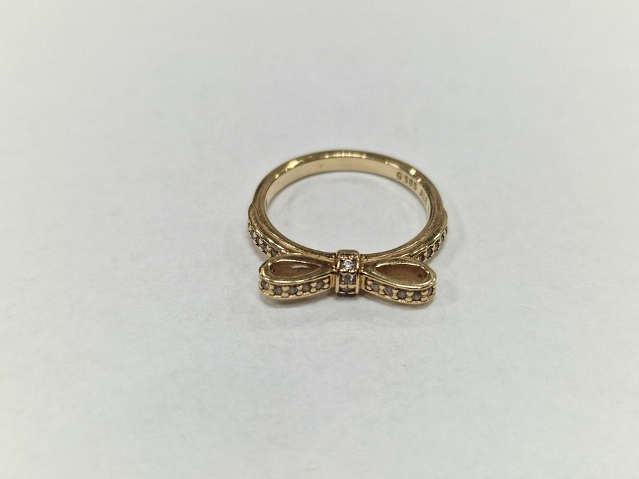 Złoty pierścionek/ 585/ 3.12 gram/ R10/ Cyrkonie/ od Pandora