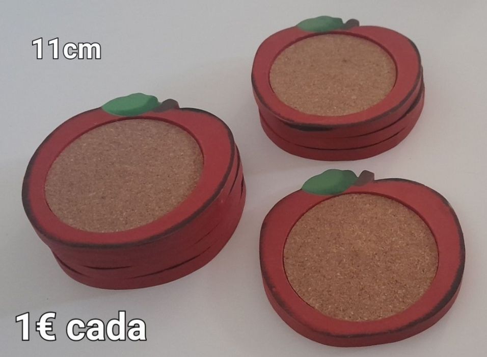 Apple-shaped coaster bases443589533389957120