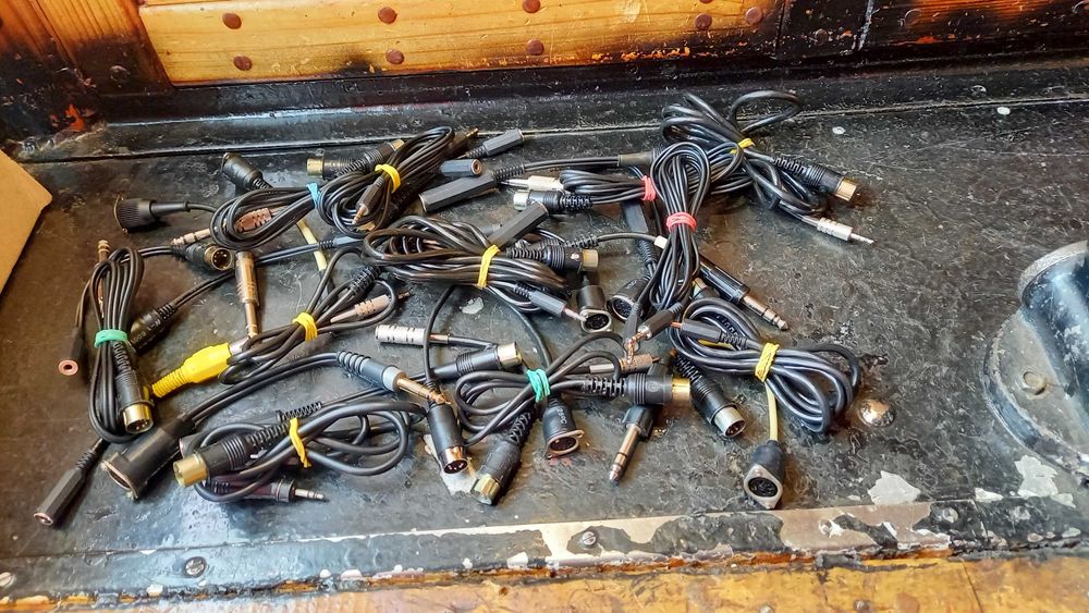 Кабеля-переходники ТОЧКА-ТИРЕ,5Din-RCA/Jack,HDMi,XLR,PS/2,SCART и др.