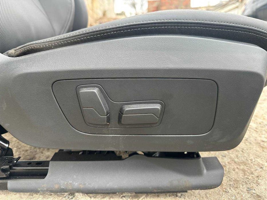 BMW X1 U11 салон сидіння  карти обшивка бмв х1 ю11 Розборка