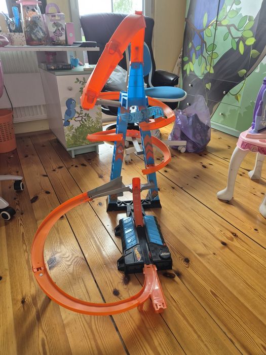 Hot Wheels wieża podniebne kraksy