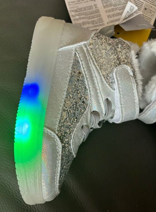Brokatowe buty led świecąca podeszwa, migające, diody NOWE rozmiar 25