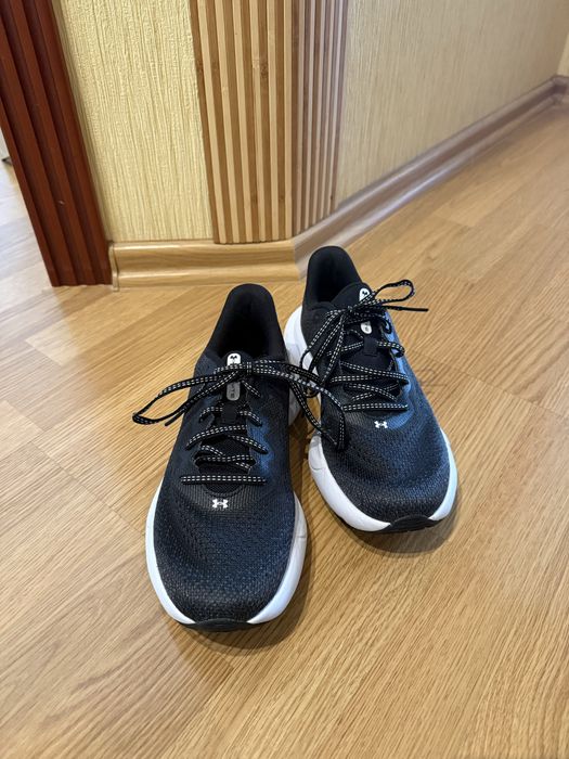Under Armour кроссовки для бега infinite black/white р.37-38 женские