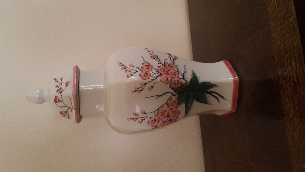 Jarro de barro pintado á mão