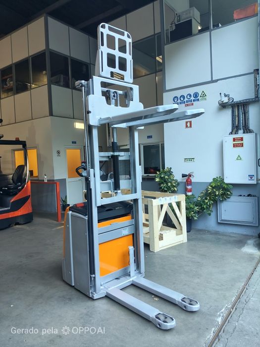 2400€+IVA , Stacker Still 1400kg ,Ano 2017 ,  Elevação 2 metros ,