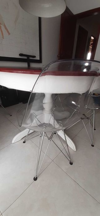 Mesa e Cadeiras de Sala