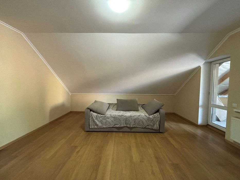 Продаж сучасного двоповерхового будинку