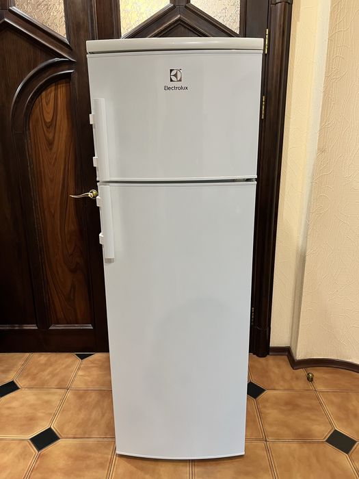 Холодильник Electrolux EJ 2801 AOW2