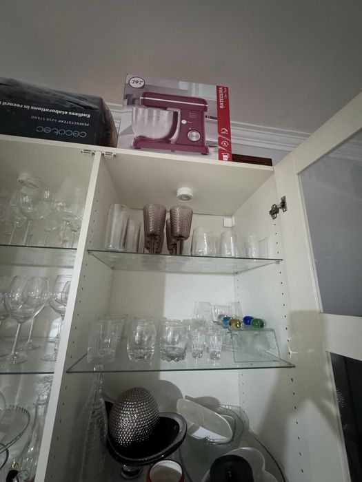 Cristaleira Branca do Ikea