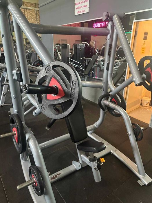 Matrix Magnum Vertical Bench Chest Press Maszyna do klatki piersiowej