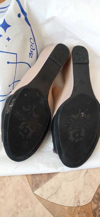 Шкіряні туфлі та босоніжки 39 БЕЗКОШТОВНО