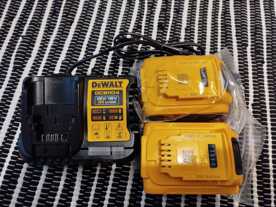 Zestaw zasilający 18v  2x5.0/dcb1104