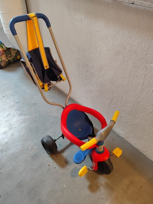 Triciclo de passeio de criança