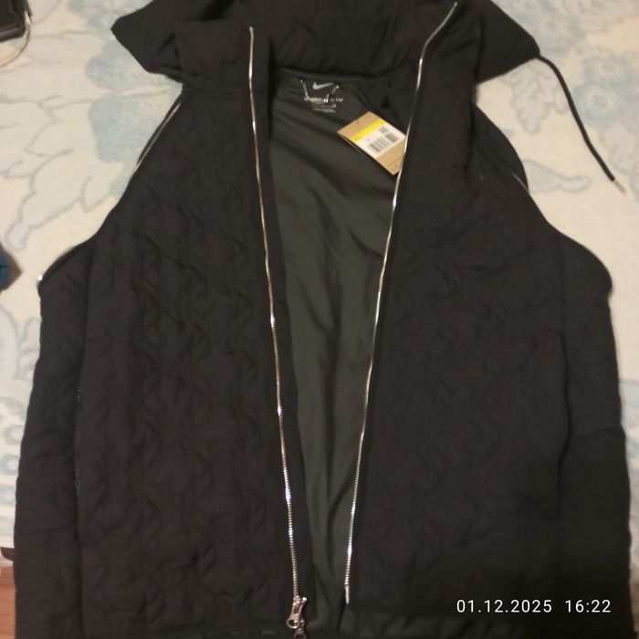 Срочно недорого фирменная продам жилет новый