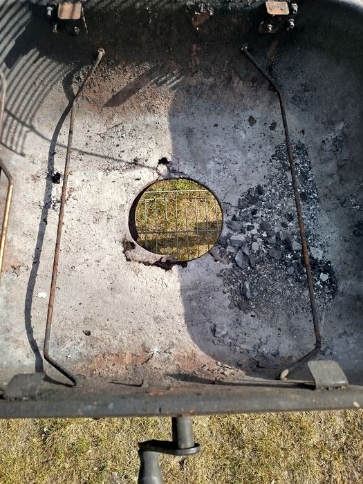 Grill ogrodowy  .