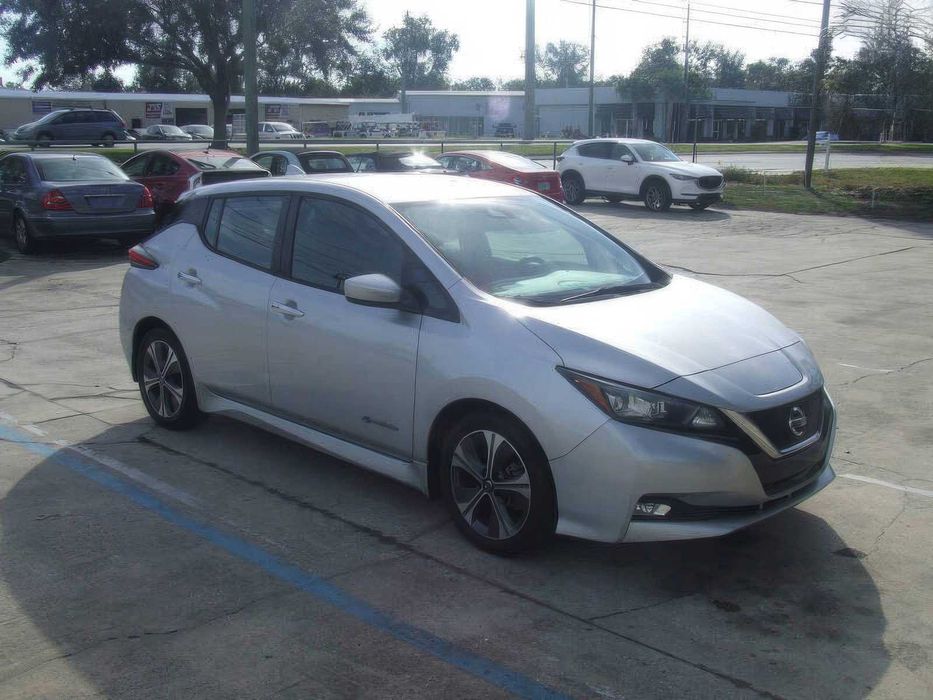 Nissan LEAF SV      2018