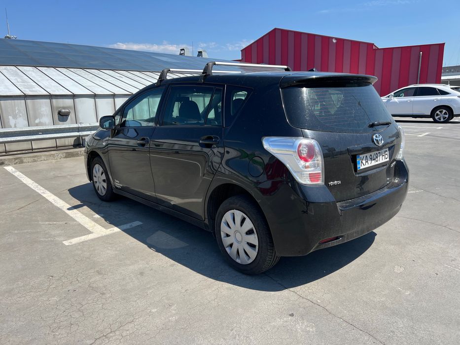 Продаж Toyota Verso 2011