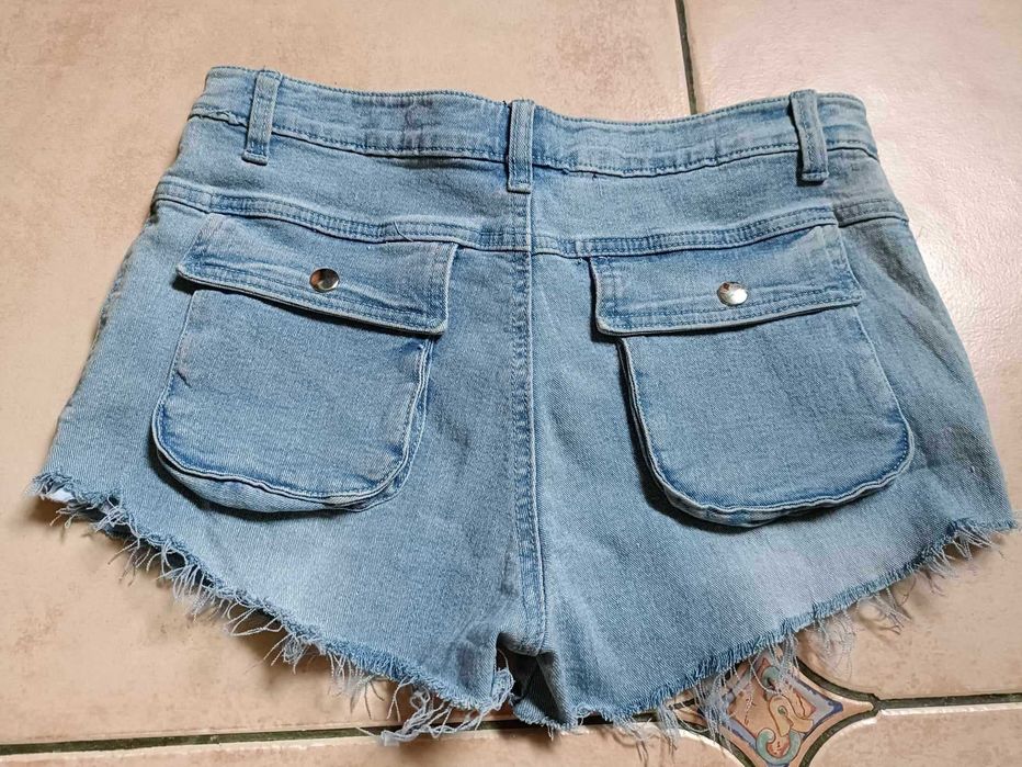 Krótkie spodenki roz 30
