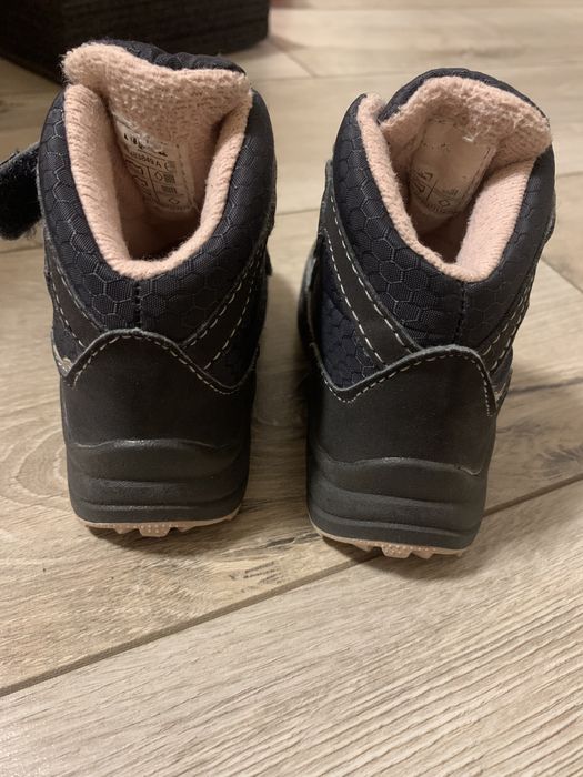 Зимове взуття на дівчинку