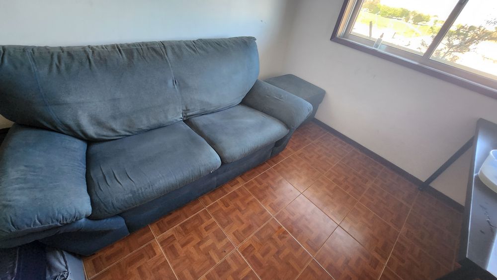 Sofá 2 lugares + puff