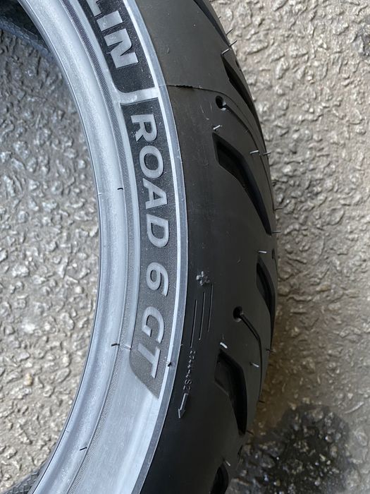 Pneus Mota 120/70/17 e 180/55/17 - Michelin Road 6 GT 2CT+