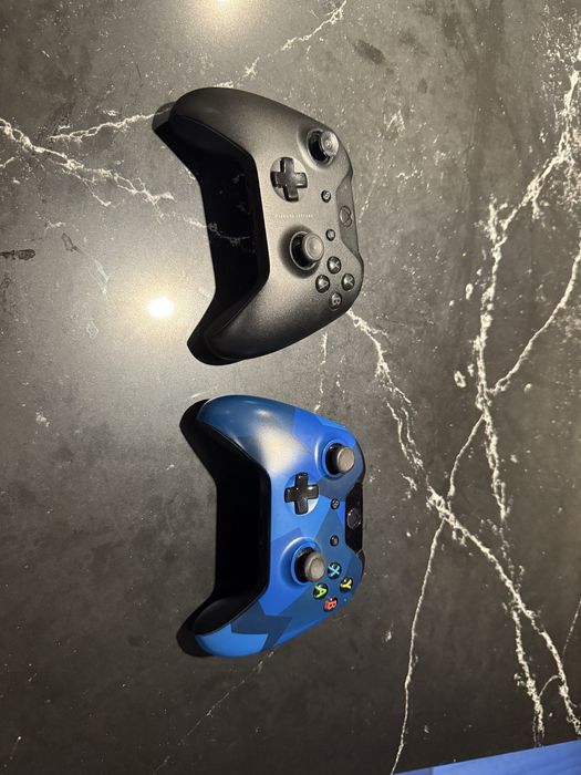 Xbox Project Scorpio 1TB + 1 comando + 2 jogos + kinect