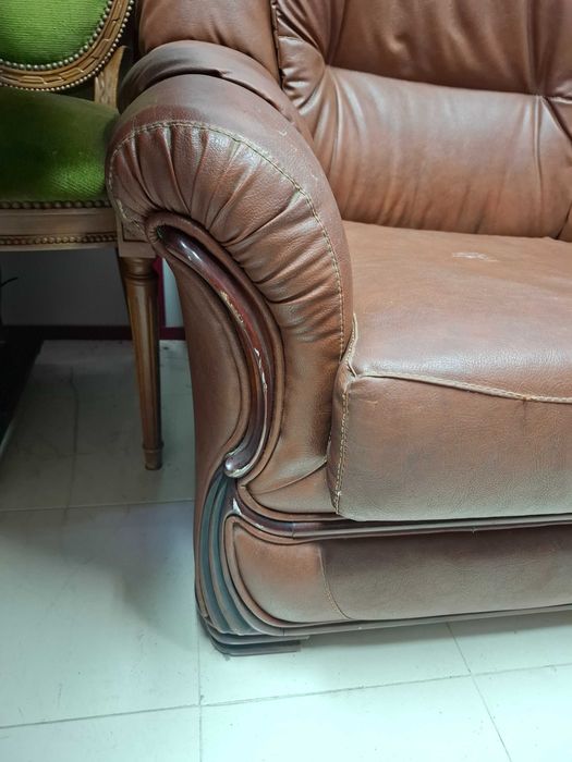 Sofá pele de 3 lugares com cama