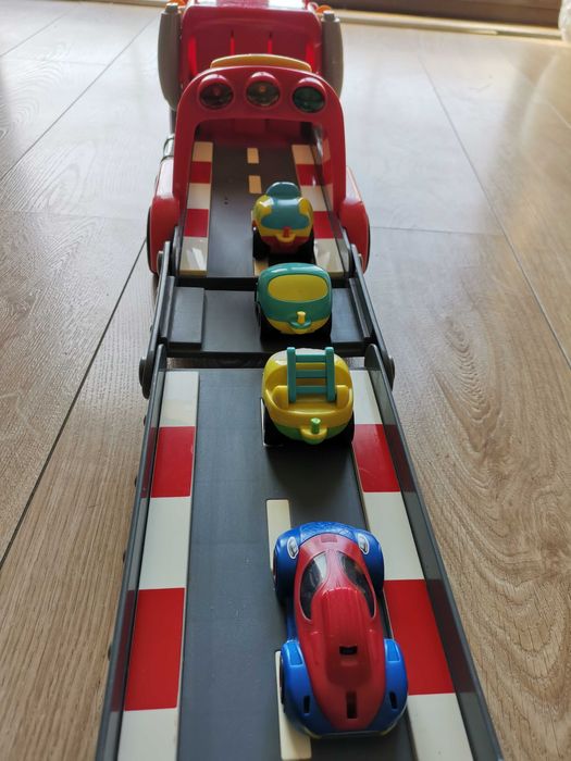 Porta carros Chicco.