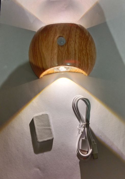 Nowoczesna lampka z czujnikiem ruchu