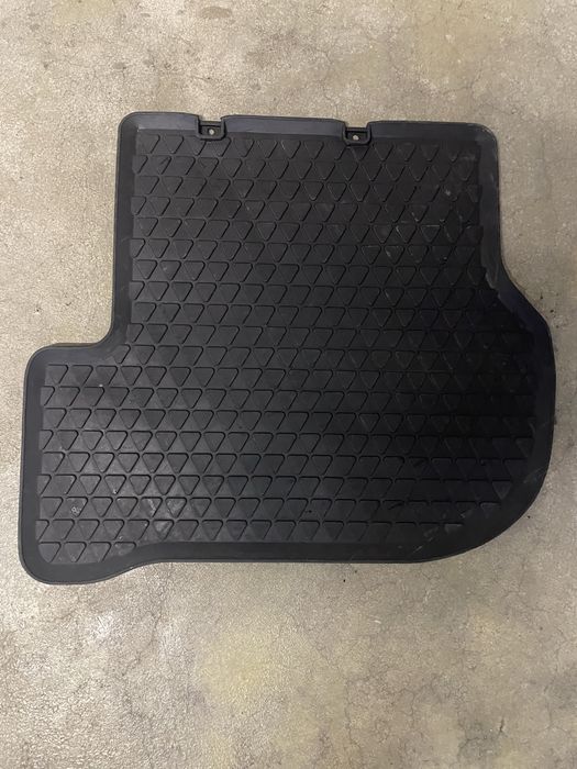 Jogo tapetes ORIGINAIS + proteção mala para VW GOLF VI