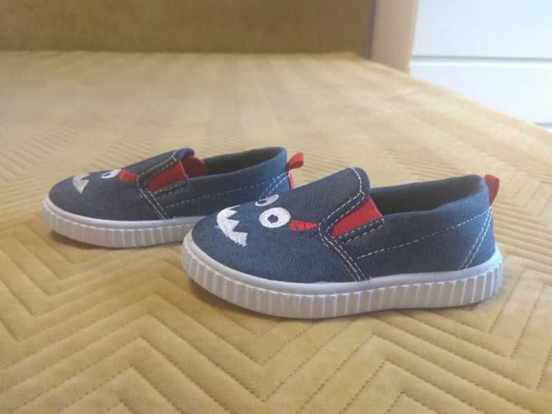 Wsuwane kapcie Action Boy 24 NOWE