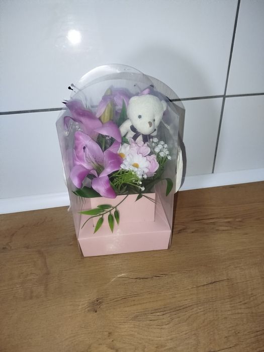 Flower box kwiaty box prezent lilie