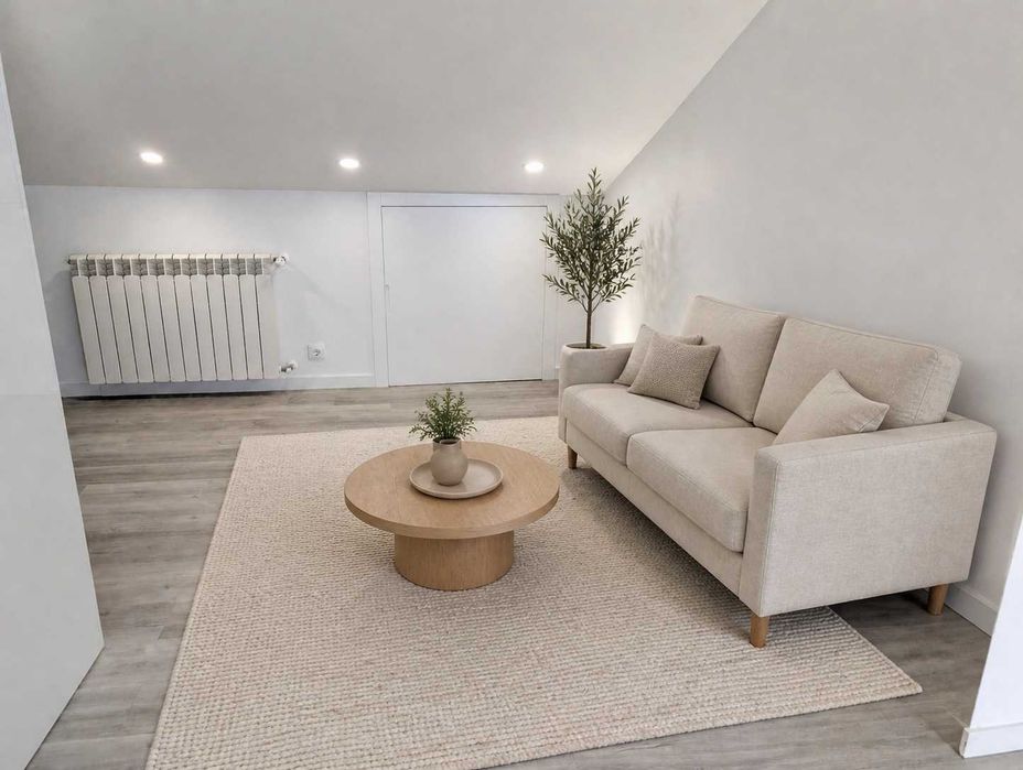 Estúdio renovado, como novo, bastante luminoso, para arrendar — Santa Clara, Leiria