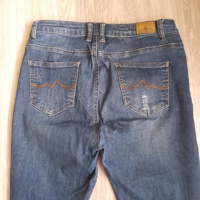 Spodnie dzins z dziurami r.40
