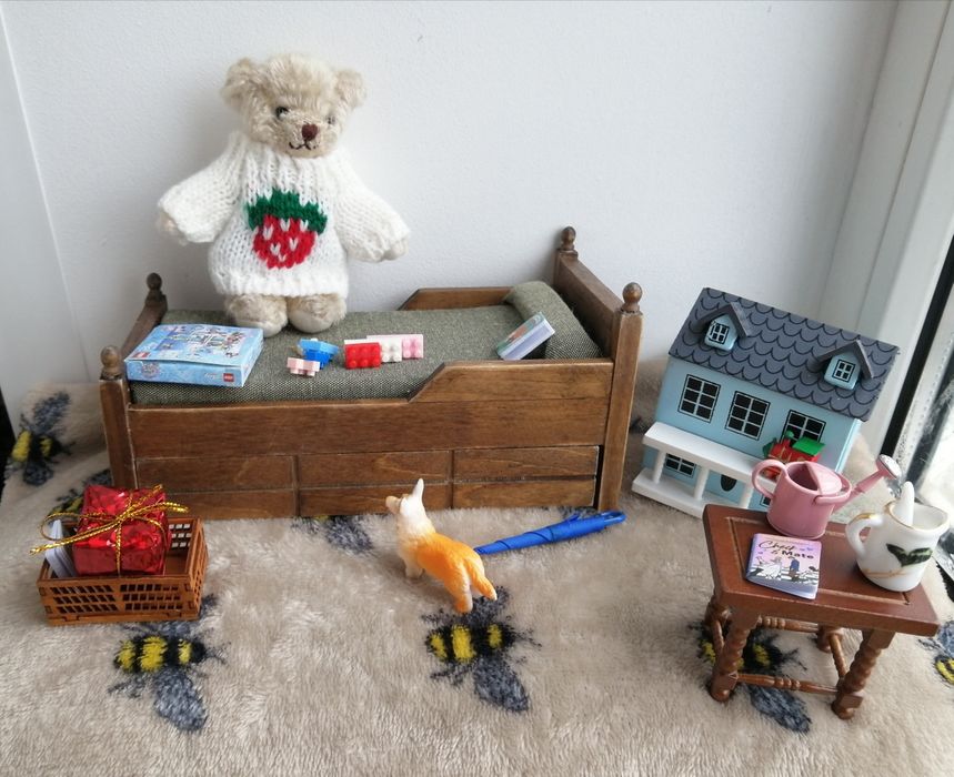 Ліжко в ляльковий будинок, вінтажне, 1:12 мініатюра, дерев'яне ліжечко