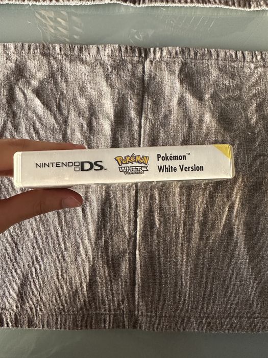 Pokemon White com caixa e manuais