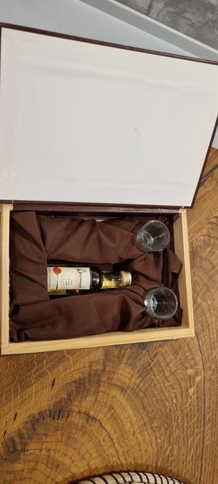 Poradnik Dyrektora, schowek na alkohol, książka