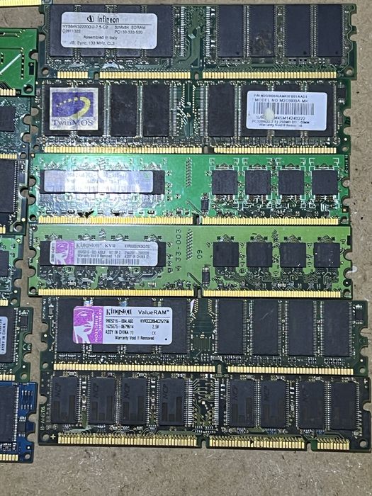 Zestaw pamięci RAM SDR DDR DDR2 Kingston GoodRam Adata Elixir TwinMOS 15 szt.