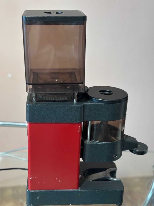 Продаж меблів та обладнання б/у для кав'ярні.