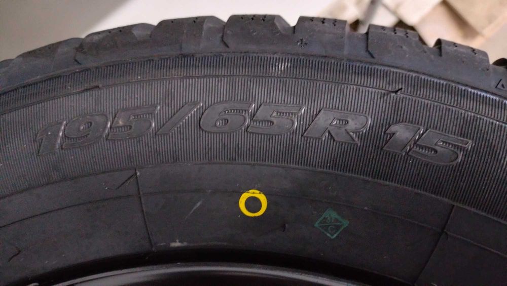 Sprzedam nowy komplet opon z felgami