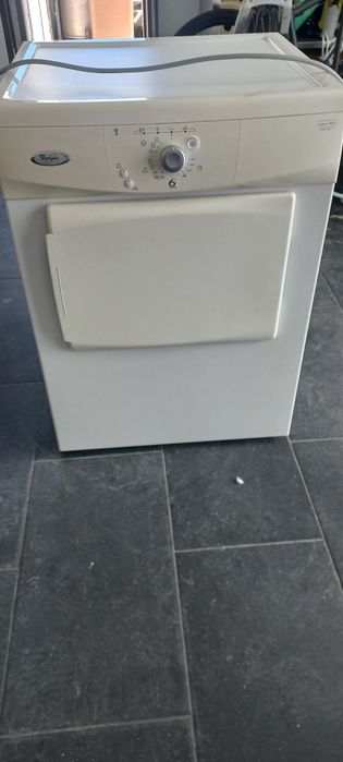 Maquina de secar roupa  usada muito poucas vezes  em Bom estado