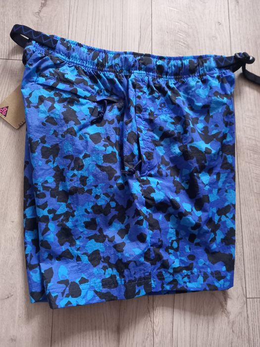 Продам шорты Nike ACG