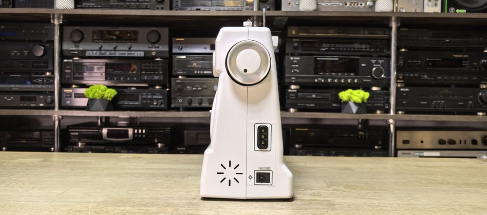 Швейна машинка Victoria 7810