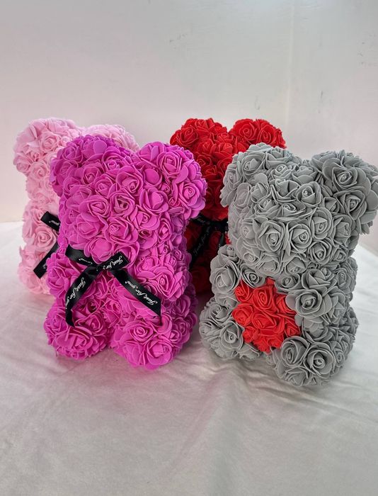 Штучний ведмедик із троянд