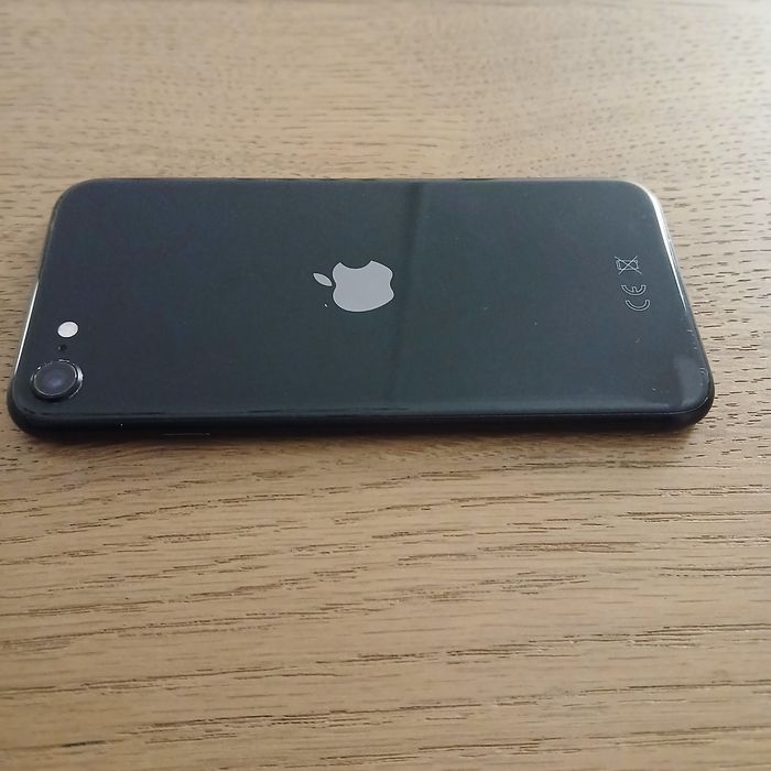 iPhone SE (2.ª Gen) 128 GB - Preto - Desbloqueado