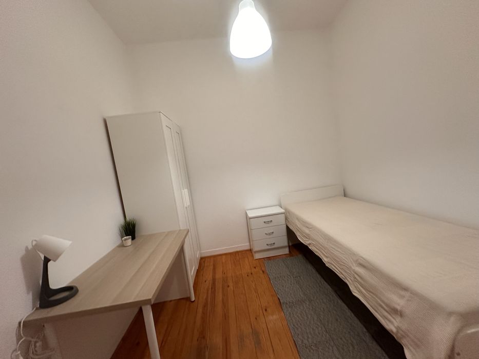 Quarto mobilado, individual, despesas incluidas, estudantes ou trabalhadores