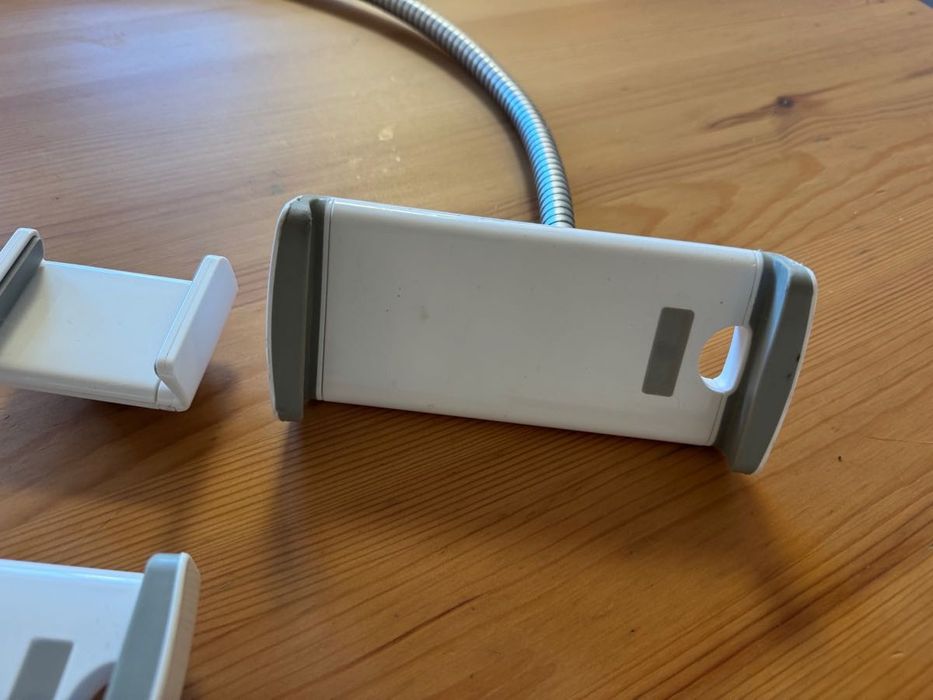 Uchwyt do telefonu i tabletu mocowany do blatu