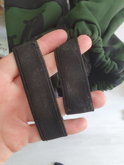 Out we go, Kombinezon Bobby’s Black Bear on Dark Green