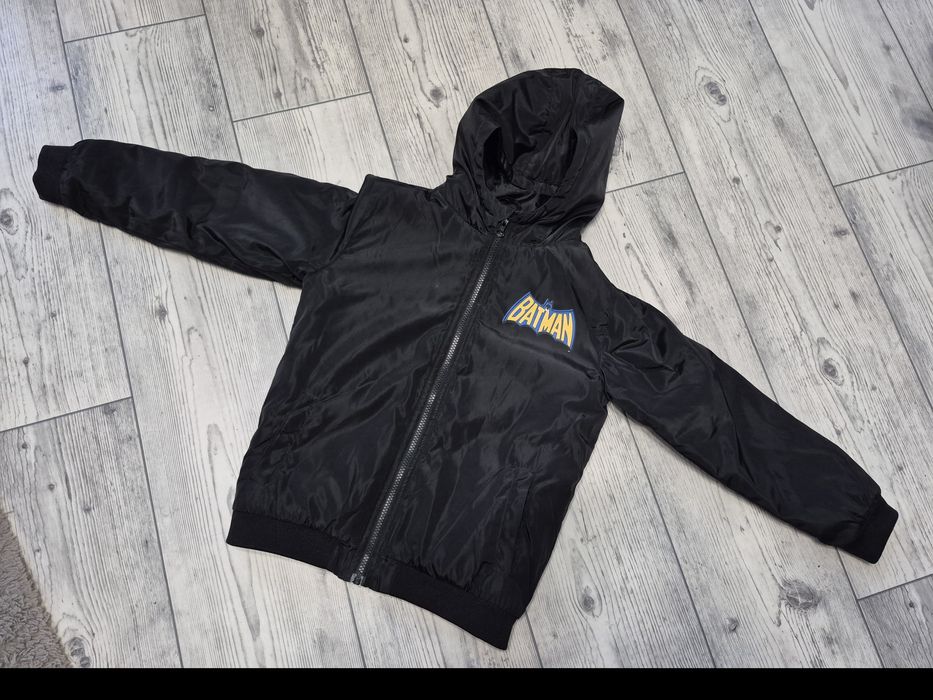 Czarna chłopięca kurtka Batman Sinsay 134