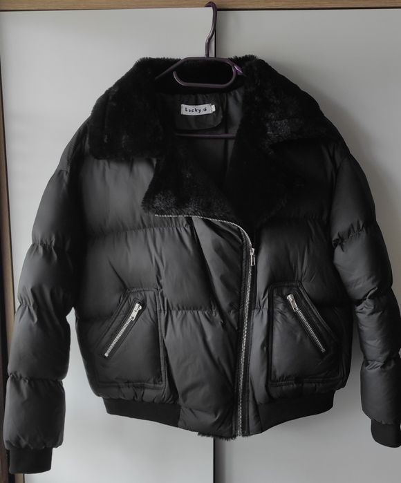 Зимова жіноча куртка